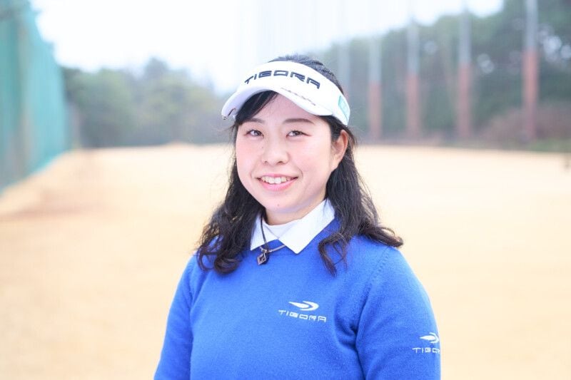 飛距離アップのコツは「右肩の位置」に注目！女子プロがレッスン