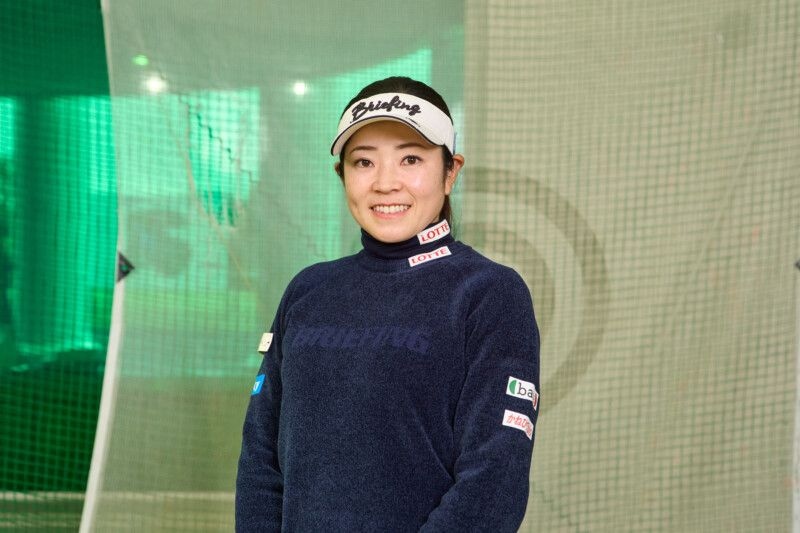 飛距離アップのコツは「右肩の位置」に注目！女子プロがレッスン