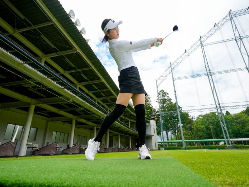 女子プロが教える「飛距離アップの練習法」！地面への力を活かすコツ