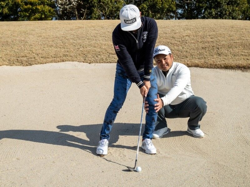 体重移動はNG!大きなバンカーから脱出するコツ