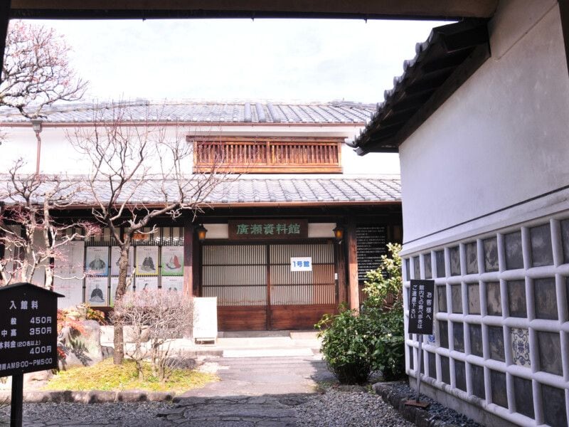 広々とした本格コースのあとに！創業100年越えの酒造や文化財巡りはいかが？
