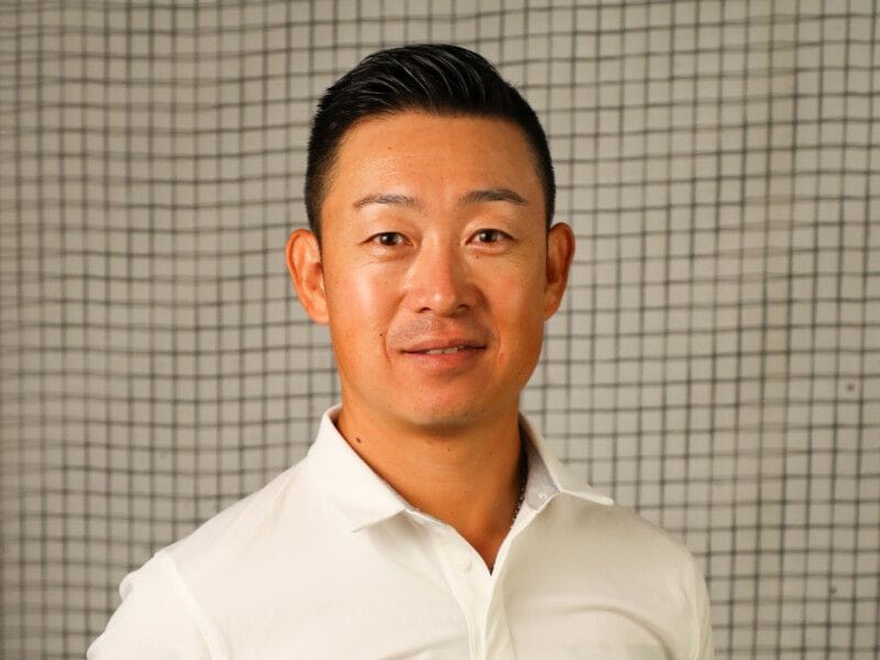 右ヒザは絶対に動かさない！トップ男子プロのスイング解説
