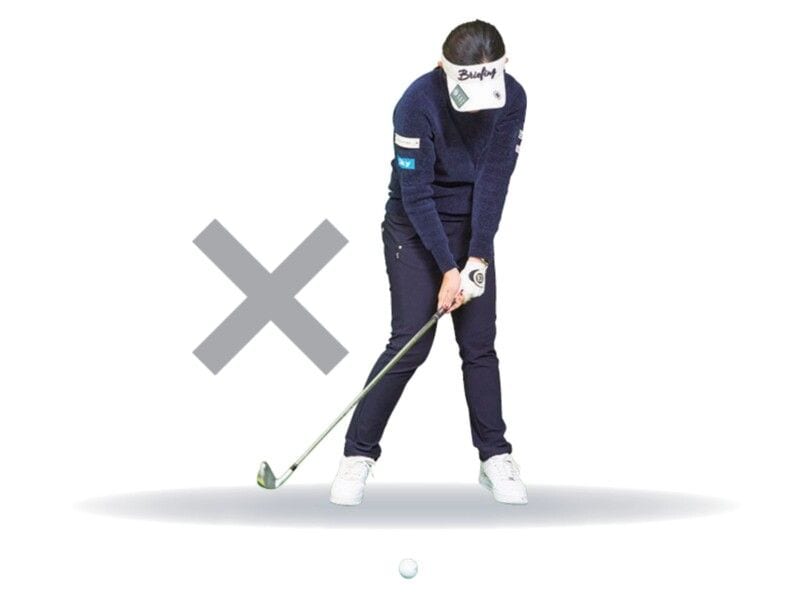 グリップを短く持つだけ！アイアンでミスを出さないコツを解説