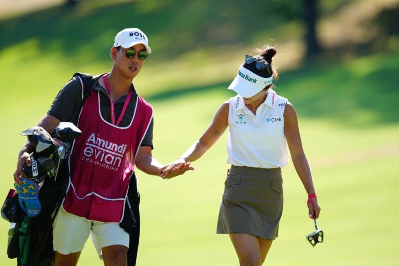 女子プロがキャディと手つなぎ!? リディア・コ夫妻が話題