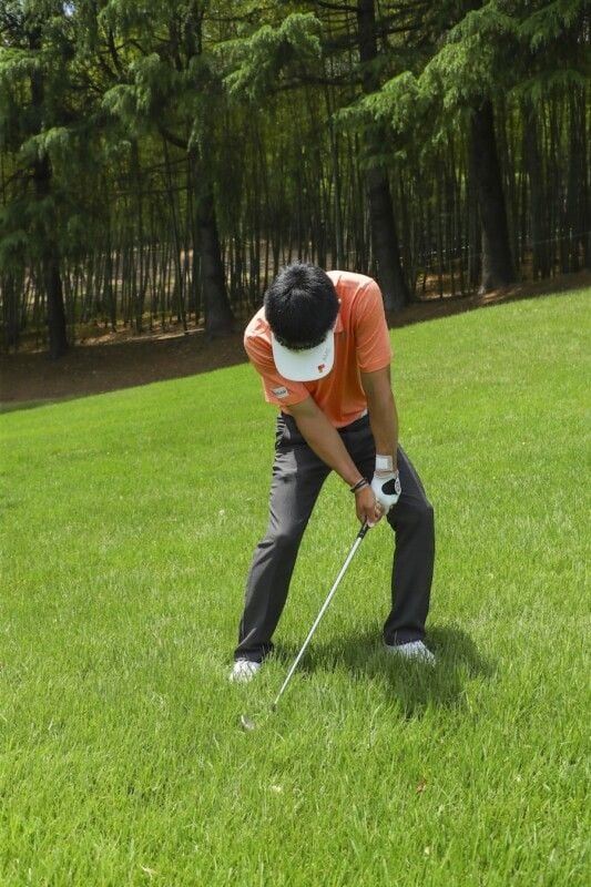 夏の深いラフはどう打つのが正解？男子プロが脱出法を紹介