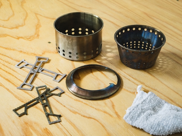 シェラカップと重ねて持ち運べる!超コンパクトに収納可能の焚き火台が優秀すぎる!