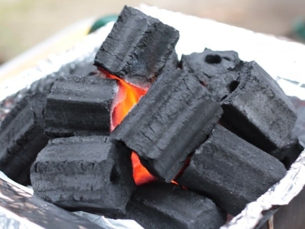 キャンプで失敗しがち！薪と炭の簡単な火おこしと失敗しないためのコツを上級者が徹底解説！