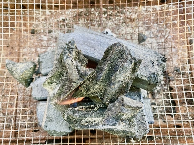 キャンプで失敗しがち！薪と炭の簡単な火おこしと失敗しないためのコツを上級者が徹底解説！