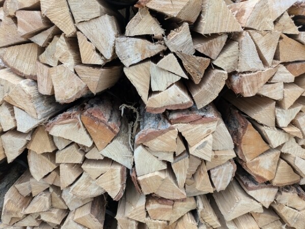 キャンプで失敗しがち!薪と炭の簡単な火おこしと失敗しないためのコツを上級者が徹底解説!