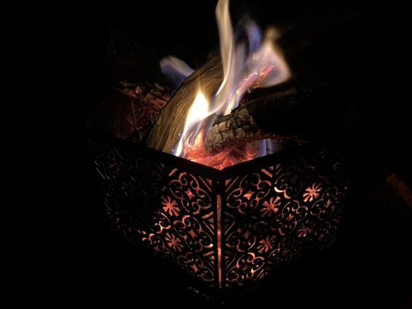 キャンプで失敗しがち！薪と炭の簡単な火おこしと失敗しないためのコツを上級者が徹底解説！