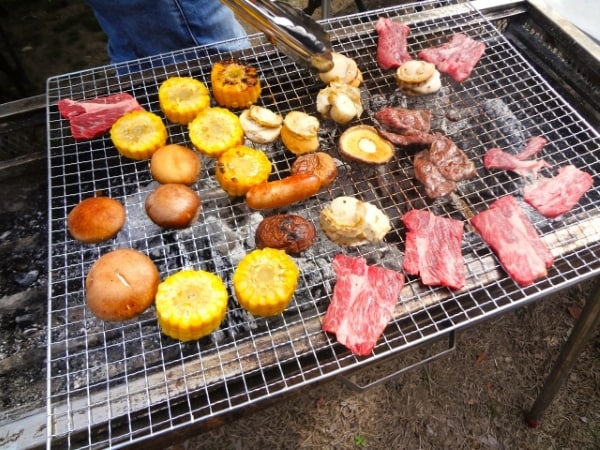 キャンプで失敗しがち！薪と炭の簡単な火おこしと失敗しないためのコツを上級者が徹底解説！