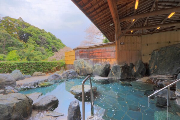 超快適すぎる「車中泊」温泉と景色を同時に満喫できるRVパーク13施設が新規認定!