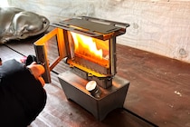 ソロキャンプを変える！1台5役の多機能ミニアイロンストーブが天才すぎる！