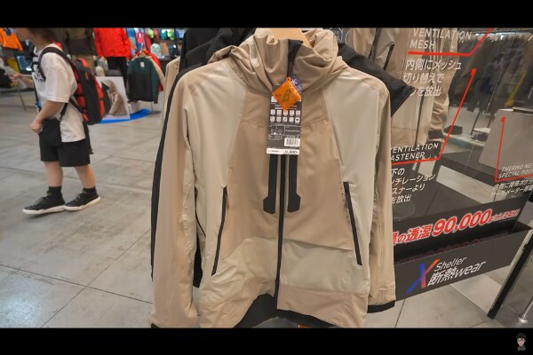 ワークマンが神アイテム出した！車中泊キャンパーが展示会で見つけた優秀なジャケットとは？