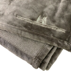 火の粉から服を守るのに必須！キャンプに持っていきたい難燃ブランケット5選