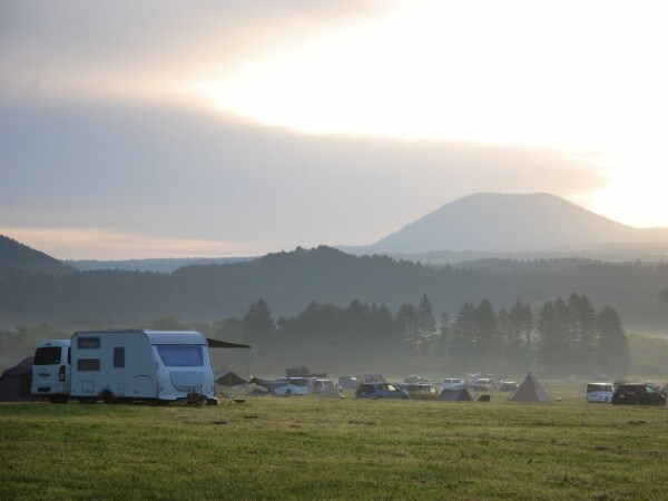 “雨キャンプ”上級者は絶対やってる！簡単にできる濡れない対策が神すぎた…！
