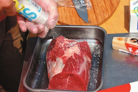 ローストビーフを超簡単に作れる“魔法の焼き方”が天才すぎた!