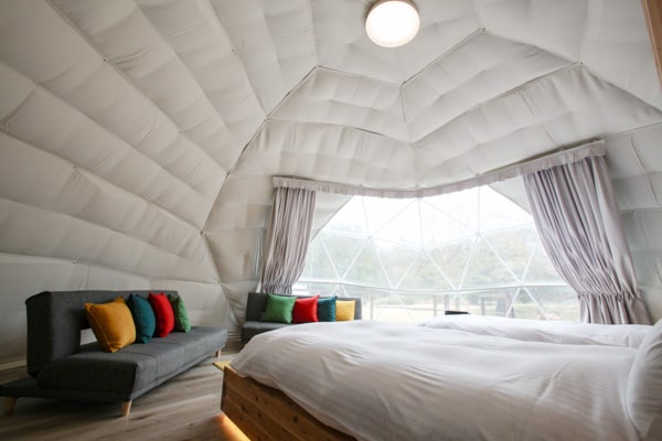 知らないと失敗するかも？グランピングとコテージの違いを徹底解説！