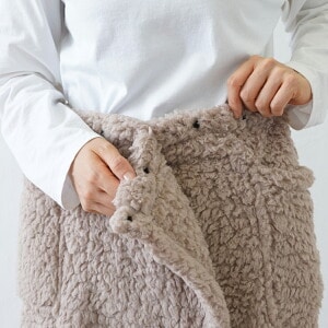 秋冬のファミリーキャンプにおすすめ！防寒対策に優秀すぎる巻きスカートブランケット7選