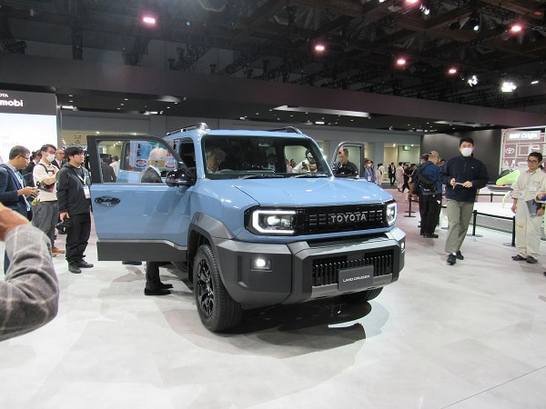 発売間近!大注目のトヨタのランドクルーザーFJを実際に展示会で見てみた!