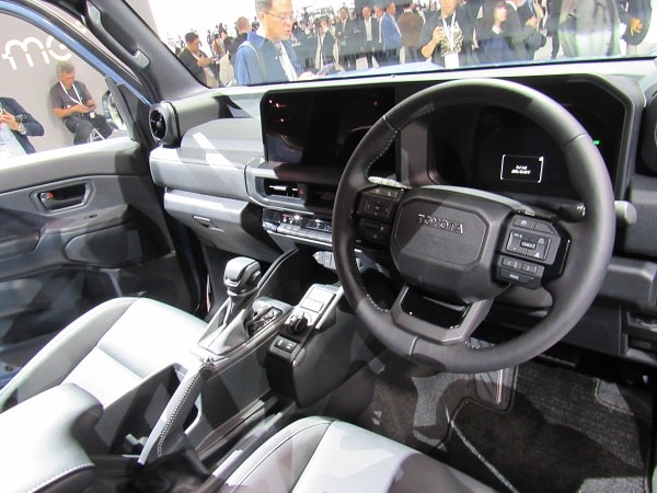 発売間近!大注目のトヨタのランドクルーザーFJを実際に展示会で見てみた!