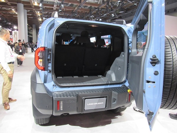 発売間近!大注目のトヨタのランドクルーザーFJを実際に展示会で見てみた!