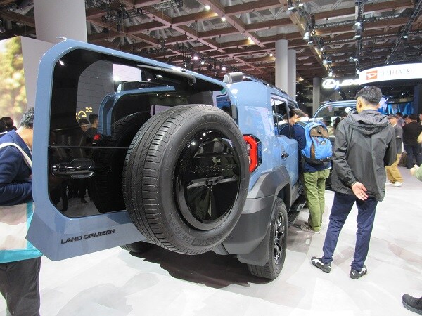 発売間近!大注目のトヨタのランドクルーザーFJを実際に展示会で見てみた!