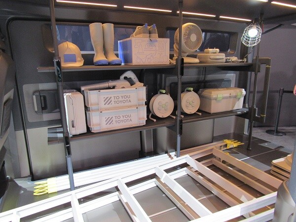 ジャパンモビリティショー2025にトヨタのハイエースコンセプトが登場！内装が凄すぎた…！