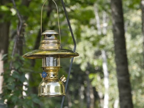 【無骨キャンプ】ランタンスタンドのタイプ別のおすすめ商品を上級キャンパーが厳選紹介！