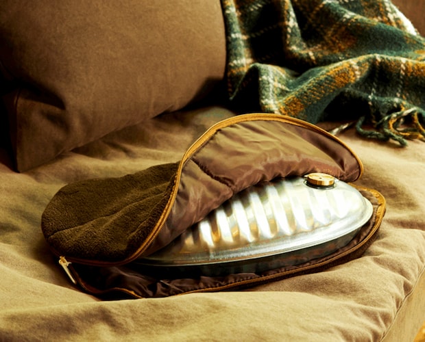 睡眠不足の悩みを解決！冬キャンプを快適にする湯たんぽおすすめ5選