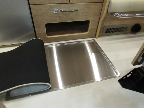 これぞ“ペット専用キャンピングカー”革命！レクヴィ『ソラン』が想像以上に快適すぎた