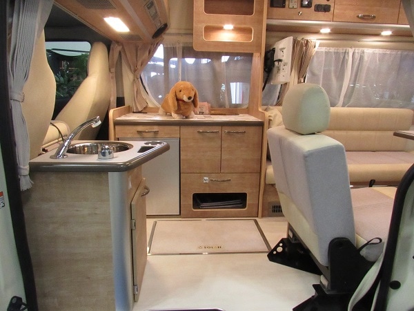 これぞ“ペット専用キャンピングカー”革命！レクヴィ『ソラン』が想像以上に快適すぎた