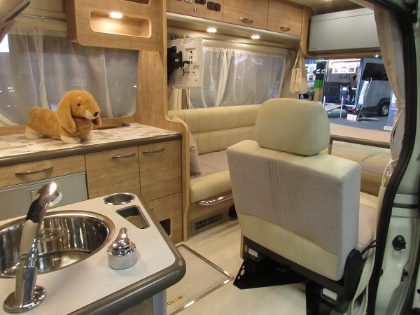 これぞ“ペット専用キャンピングカー”革命！レクヴィ『ソラン』が想像以上に快適すぎた