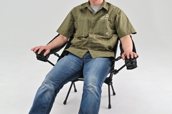 クラファンで目標の約600%を達成!軽量でコンパクトなワイドレストチェアが優秀すぎる