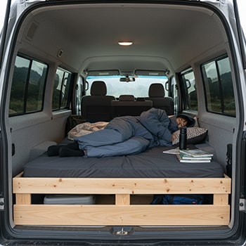 【DOD】車からゲレンデへ直行！スノーウェアと寝袋が一体化した人型寝袋が画期的すぎる