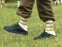 焚き火中も足元は快適。Tevaのぬくぬく靴が優秀すぎる