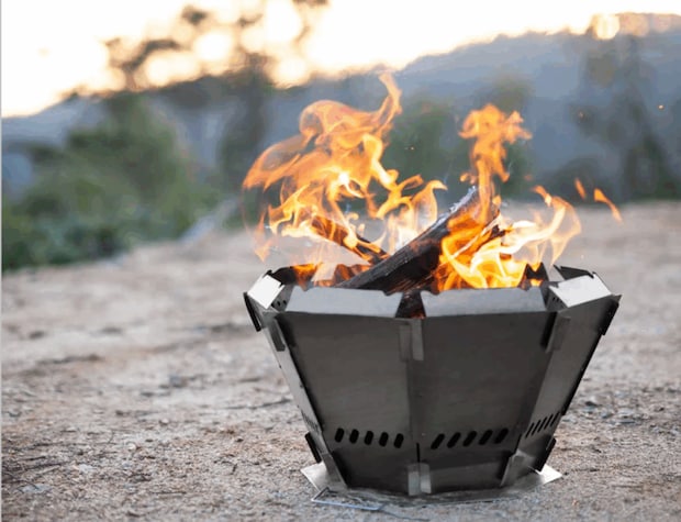 煙い、燃えない、寒い…冬キャン焚き火の正解は二次燃焼だった!?おすすめ焚き火台を紹介