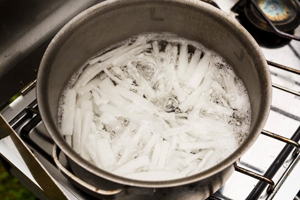 冬キャン、これやらないと損する。大人がハマる焚き火・星空・冬ごはんの“大正解”とは