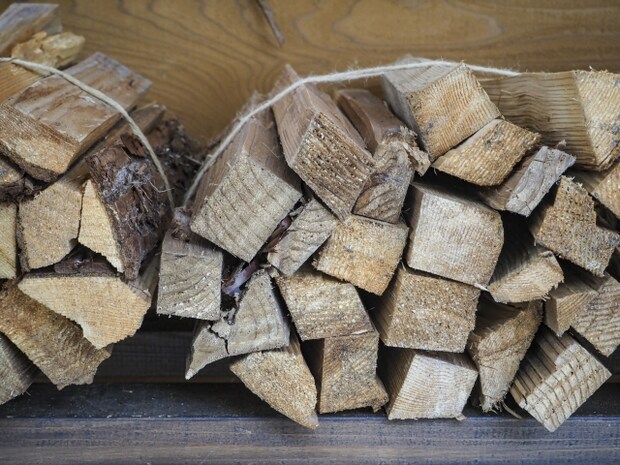 「買わないと損!」薪バッグは意外と必須?キャンプで使いやすい人気モデル5選