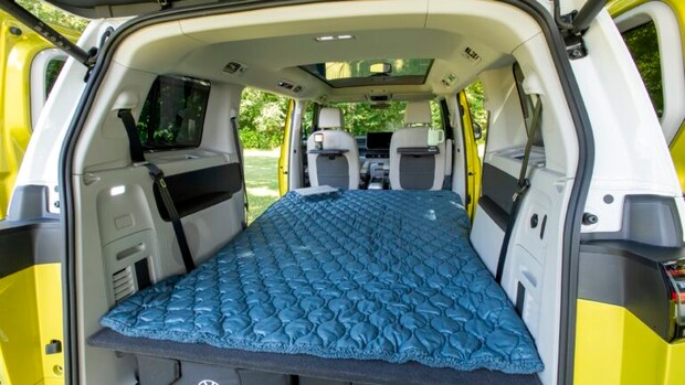 ワーゲンバスの現代版!? フォルクス・ワーゲンから圧倒的注目のID.Buzzが登場【試乗・詳細レポート】