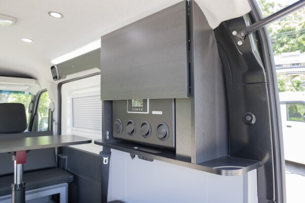 「スリーコインズが本気出した」車移動が超快適になる！車載用ファンが暑さ対策に大活躍！