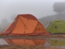 “雨キャンプ”上級者は絶対やってる！簡単にできる濡れない対策が神すぎた…！