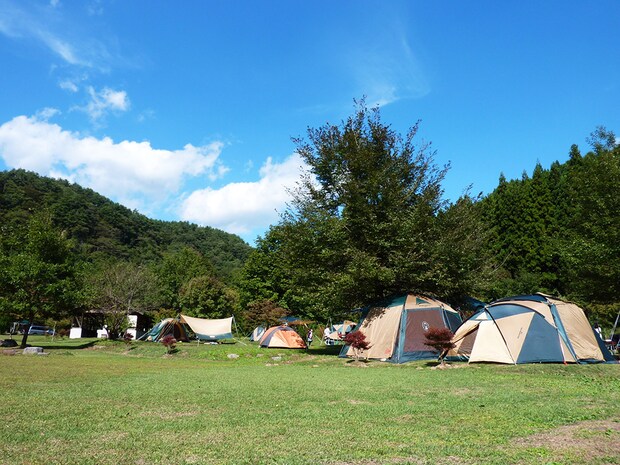 天然温泉や紅葉狩りが楽しめる！秋に絶対に行きたいキャンプ場まとめ