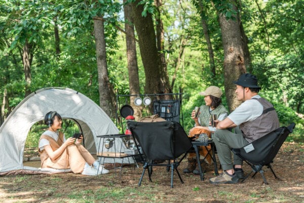 キャンプが疲れる人ほど荷物が多い？重装備の落とし穴とは？