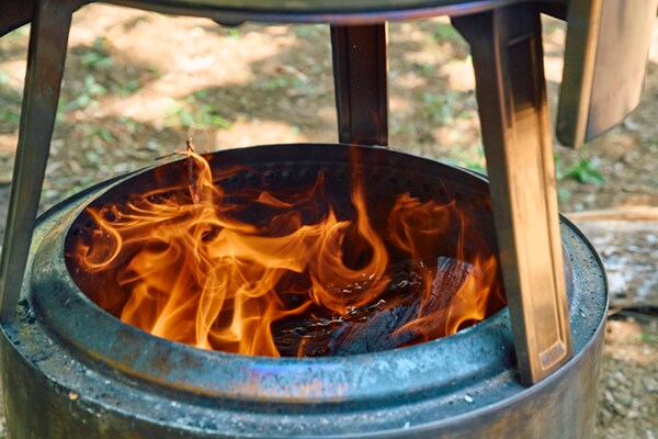 燃え残りが少なく後片付けが楽！超便利な二次燃焼ストーブが魅力的すぎる！