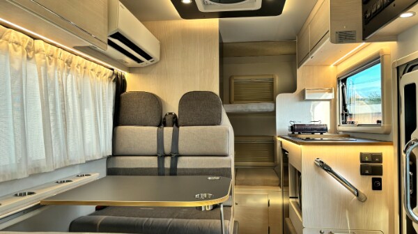 「駐車場問題」を解決！普通免許で運転できるコスパ最強なキャンピングカーが優秀すぎる！