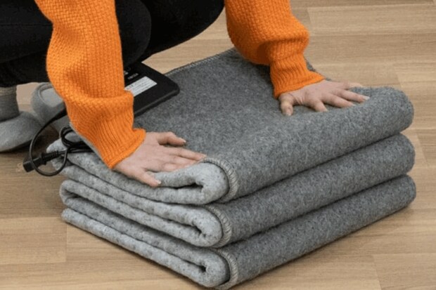 湯たんぽでも無理だった…冬キャンプの“底冷え地獄”はホットカーペットで解決