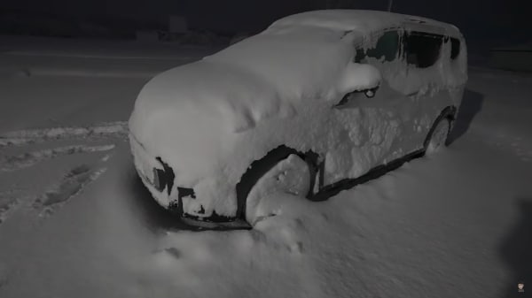 正直なめてた…10cm積雪×強風の雪中車中泊が想像以上だった