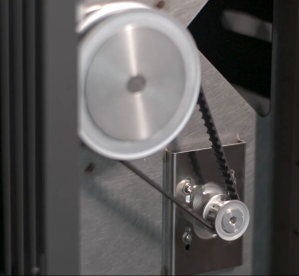 モバイルバッテリーで自動供給。冬キャンプを変えるペレットストーブが凄すぎる！