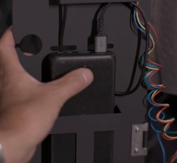 モバイルバッテリーで自動供給。冬キャンプを変えるペレットストーブが凄すぎる！